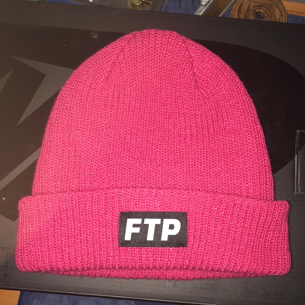 FTP plain logo beanie, magenta